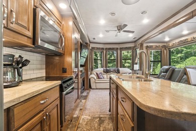 Fully furnished and ready to go-just show up and start enjoying - photo 9