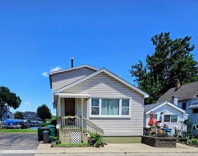 2 homes for the price of one. This listing is for 102 and 104 - photo 1