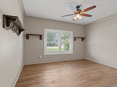 Stunning Sycamore Cove home inside Guntersville city limits - photo 15