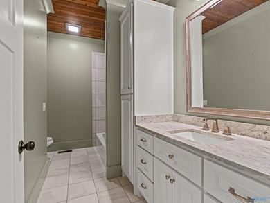 Stunning Sycamore Cove home inside Guntersville city limits - photo 17