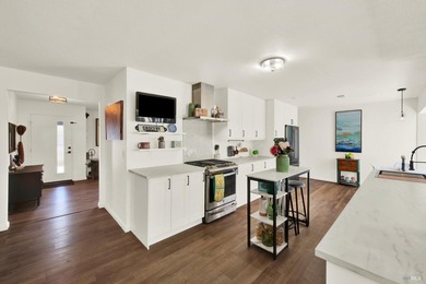Turnkey renovated single-story home offering level living - photo 22