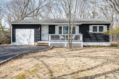 Opportunity knocks in Bellport just outside the Village! This - photo 2