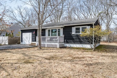 Opportunity knocks in Bellport just outside the Village! This - photo 3