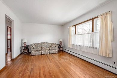 Opportunity knocks in Bellport just outside the Village! This - photo 4
