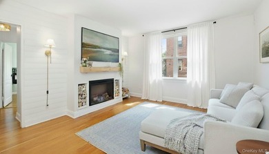 Bright and well-maintained first-floor unit in the desirable - photo 2