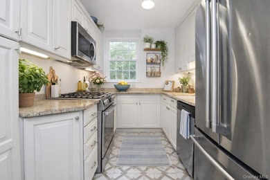 Bright and well-maintained first-floor unit in the desirable - photo 3