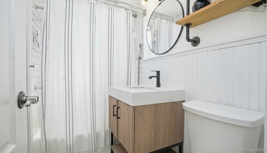 Bright and well-maintained first-floor unit in the desirable - photo 5