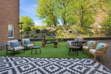 Bright and well-maintained first-floor unit in the desirable - photo 8
