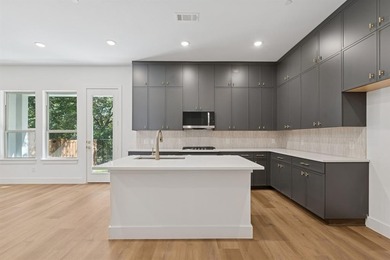 Lake Lewisville Condo For Sale in Hickory Creek Texas