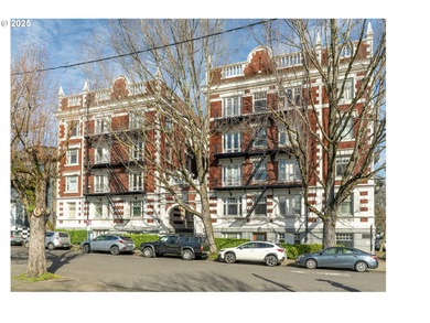 Perfectly formed one bedroom condo in the charming historic