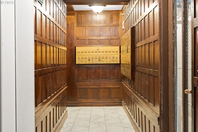 Perfectly formed one bedroom condo in the charming historic