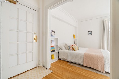 Perfectly formed one bedroom condo in the charming historic
