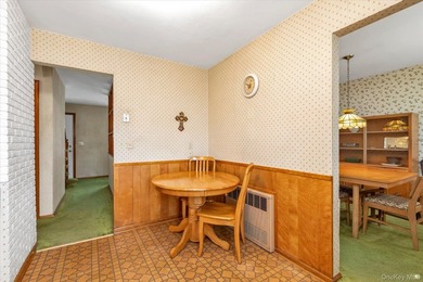 Unlock the potential of this solid 4-bedroom, 2-bathroom Cape! - photo 6
