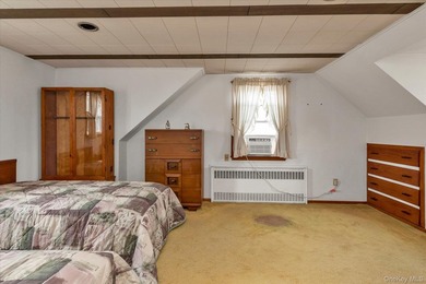 Unlock the potential of this solid 4-bedroom, 2-bathroom Cape! - photo 10