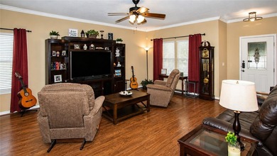 Welcome home to this beautifully maintained 3-bedroom, 2-bath - photo 4