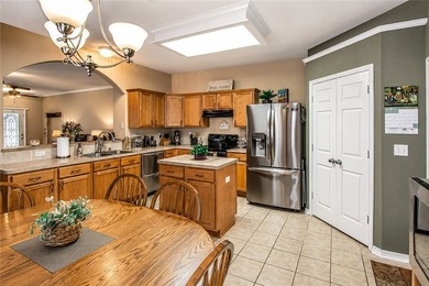Welcome home to this beautifully maintained 3-bedroom, 2-bath - photo 9