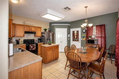 Welcome home to this beautifully maintained 3-bedroom, 2-bath - photo 10