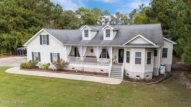 *** HUGE PRICE REDUCTION***A rare find: a waterfront home that's - photo 4
