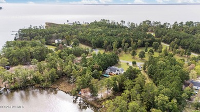 *** HUGE PRICE REDUCTION***A rare find: a waterfront home that's - photo 7