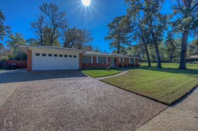 Lake Home For Sale in Shreveport, Louisiana