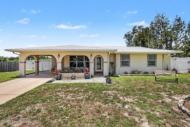 Location, location, location! This beautifully maintained - photo 2