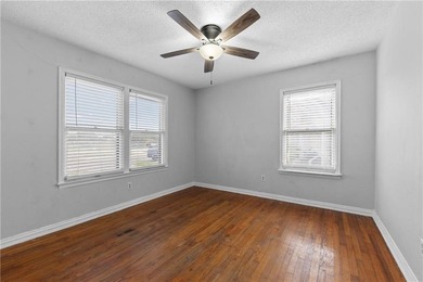 Cute coastal cottage ready for new owners!! Home has original - photo 4