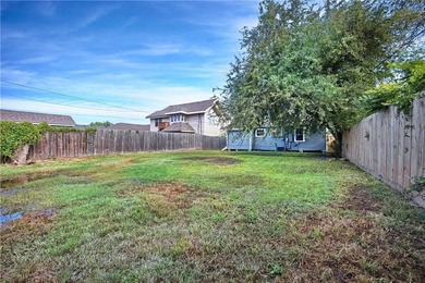 Cute coastal cottage ready for new owners!! Home has original - photo 8