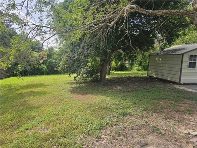 Country living in City, cute home on almost 1/2 acre, 2 bedrooms - photo 6