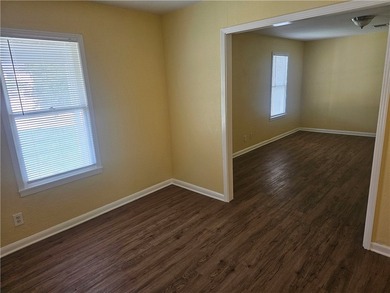 Country living in City, cute home on almost 1/2 acre, 2 bedrooms - photo 8