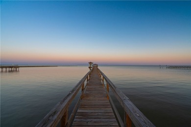 Nestled among Rockport's iconic, wind-sculpted live oak trees - photo 9