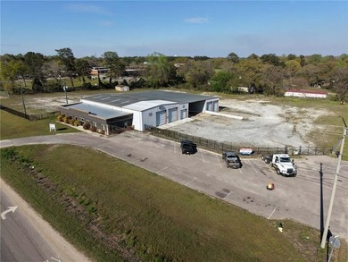 This prime commercial property presents an outstanding - photo 2
