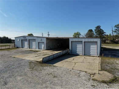 This prime commercial property presents an outstanding - photo 3
