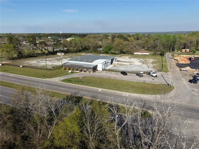 This prime commercial property presents an outstanding - photo 5