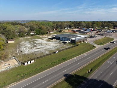This prime commercial property presents an outstanding - photo 6