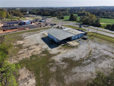 This prime commercial property presents an outstanding - photo 7
