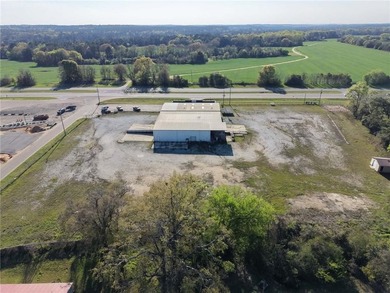 This prime commercial property presents an outstanding - photo 8