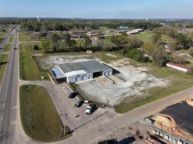 This prime commercial property presents an outstanding - photo 9