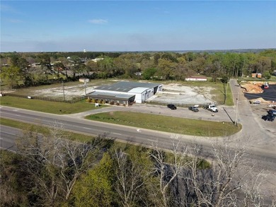 This prime commercial property presents an outstanding - photo 10