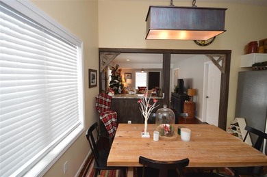 Welcome to 133 Cherry Street, probably one of the most iconic - photo 3