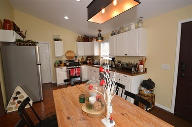Welcome to 133 Cherry Street, probably one of the most iconic - photo 8