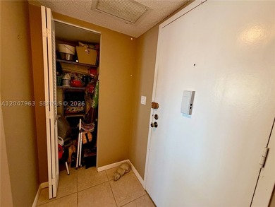 Welcome home to this spacious, and amazing 1/1.5 with water - photo 14