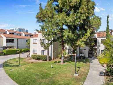 Beautiful move-in ready 2-bedroom, 2-bathroom first-floor condo - photo 23