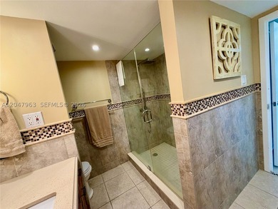 Welcome home to this spacious, and amazing 1/1.5 with water - photo 38