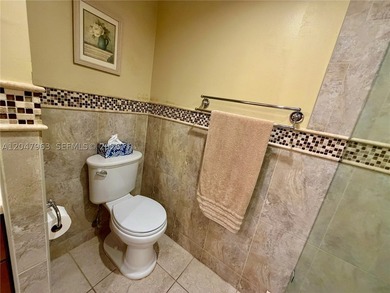 Welcome home to this spacious, and amazing 1/1.5 with water - photo 40