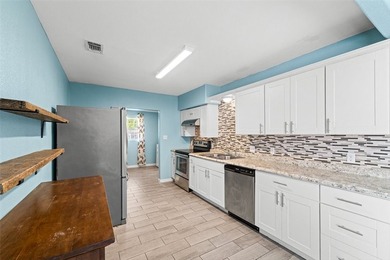 Situated on a spacious 0.31-acre lot in Flour Bluff, this - photo 2
