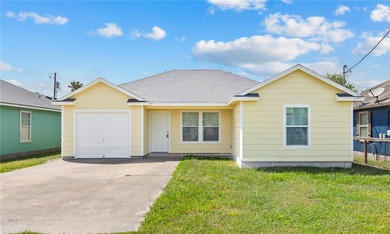 Freshly painted 3-bedroom, 2-bath home featuring an open floor - photo 1