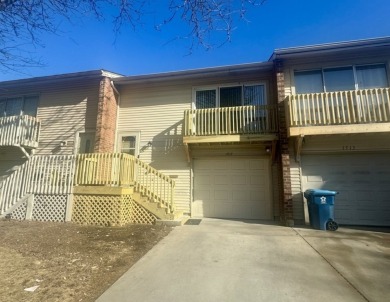 Lake Townhome/Townhouse For Sale in Aurora, Illinois