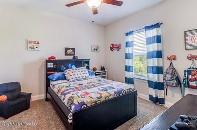 Welcome to your private retreat in the sought-after Palmetto - photo 12