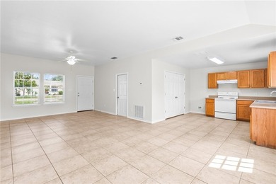 Freshly painted 3-bedroom, 2-bath home featuring an open floor - photo 3
