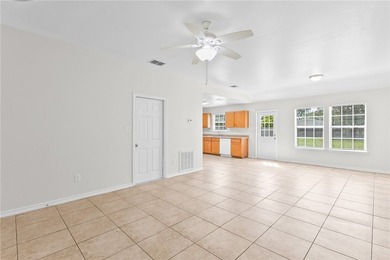 Freshly painted 3-bedroom, 2-bath home featuring an open floor - photo 7